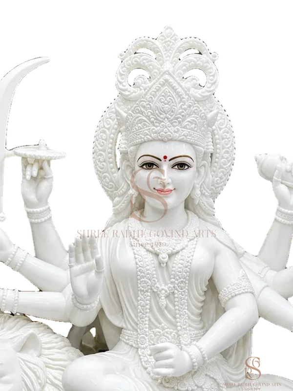 Close-up of the face and crown of the Durga Maa on Lion