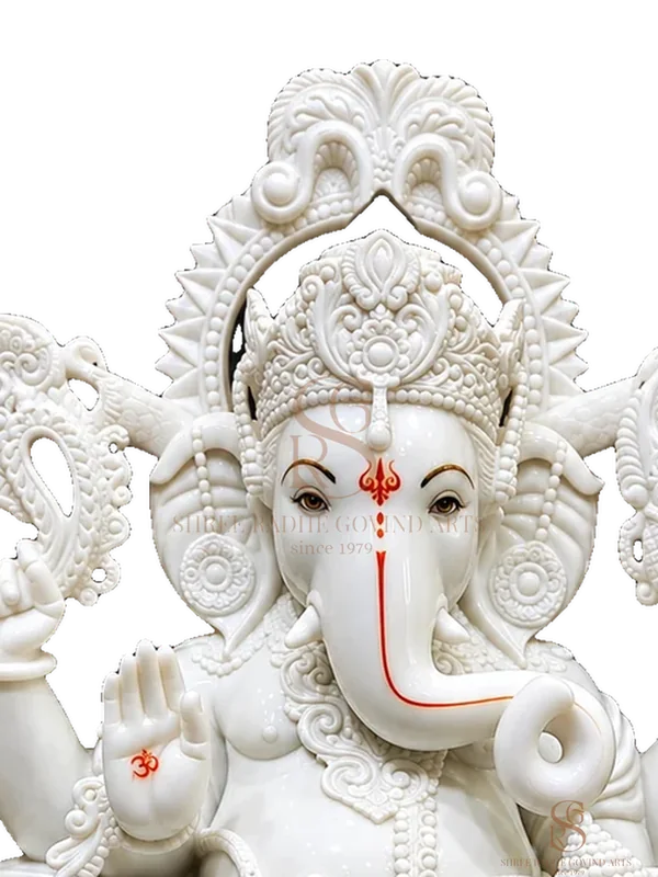 Close-up of the face and crown of the Ganesh ji with Prabhavali